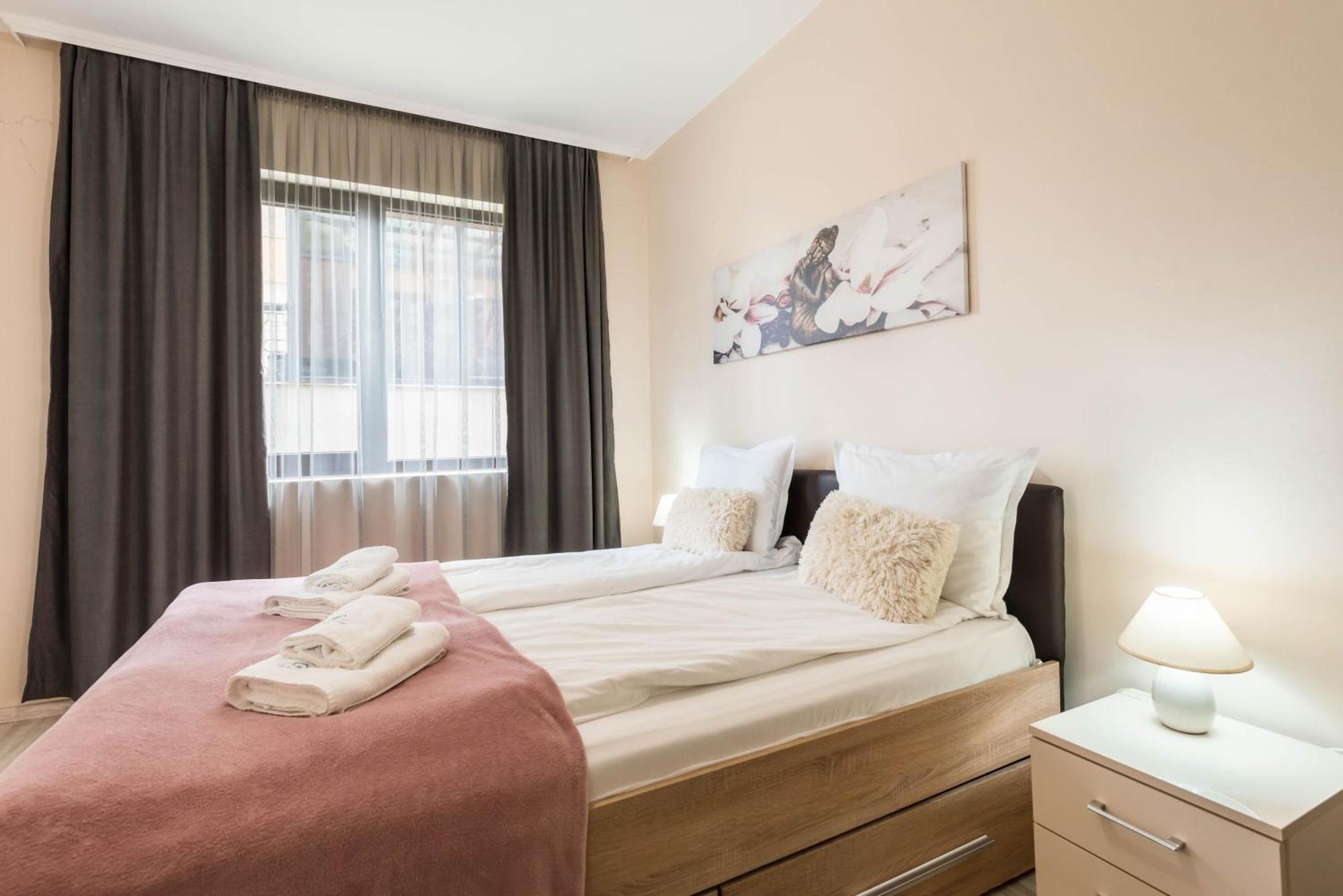 Two Bedroom Cathedral View Apartment Varna Exterior photo